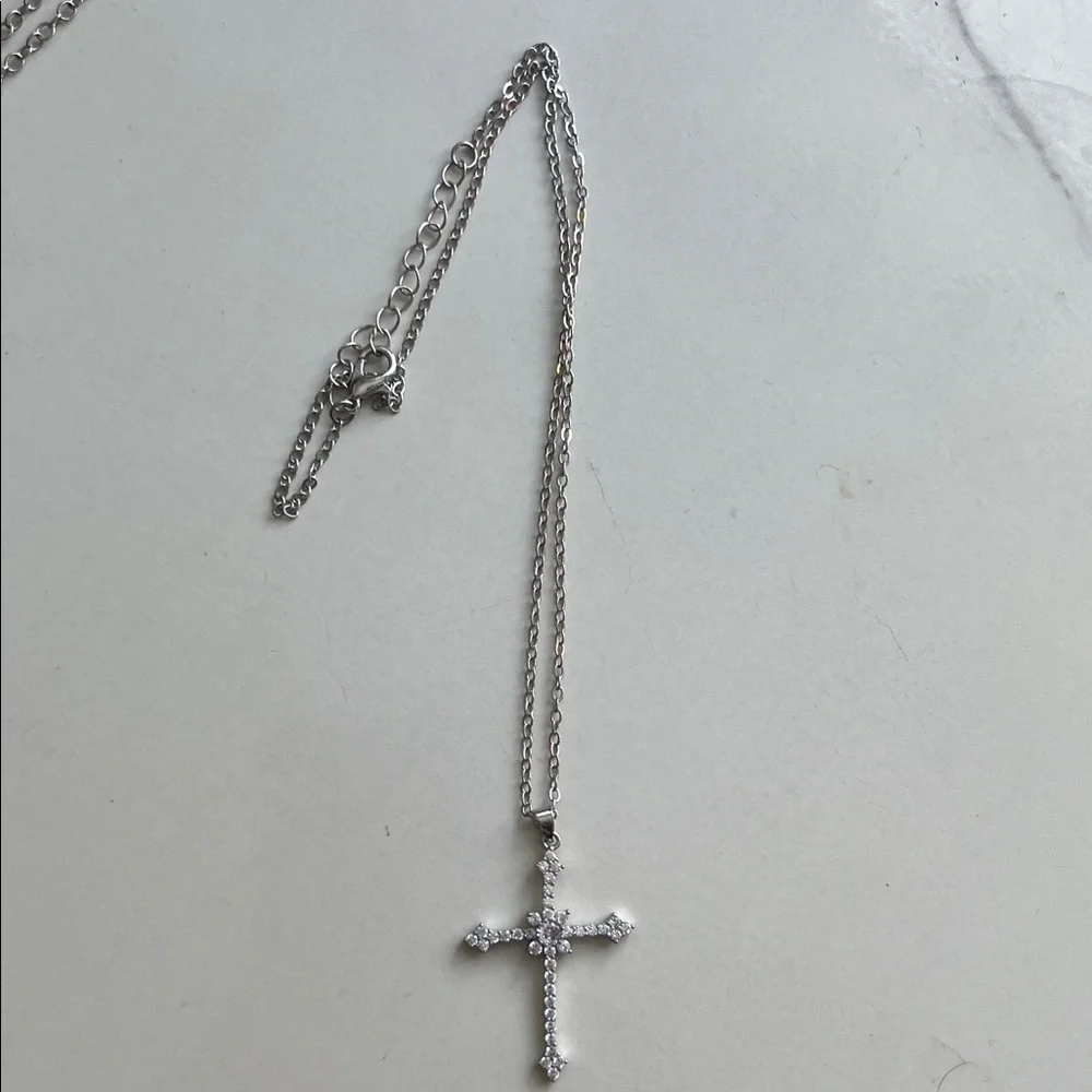 Elegant Silver Cross Necklace - Picture 1 of 2